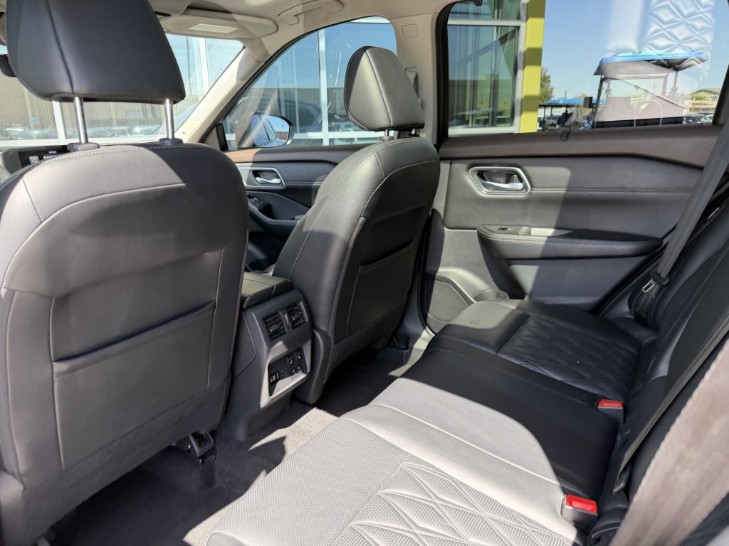 Used 2022 Nissan Rogue Platinum w/ Head-Up Display Package FWD image 34