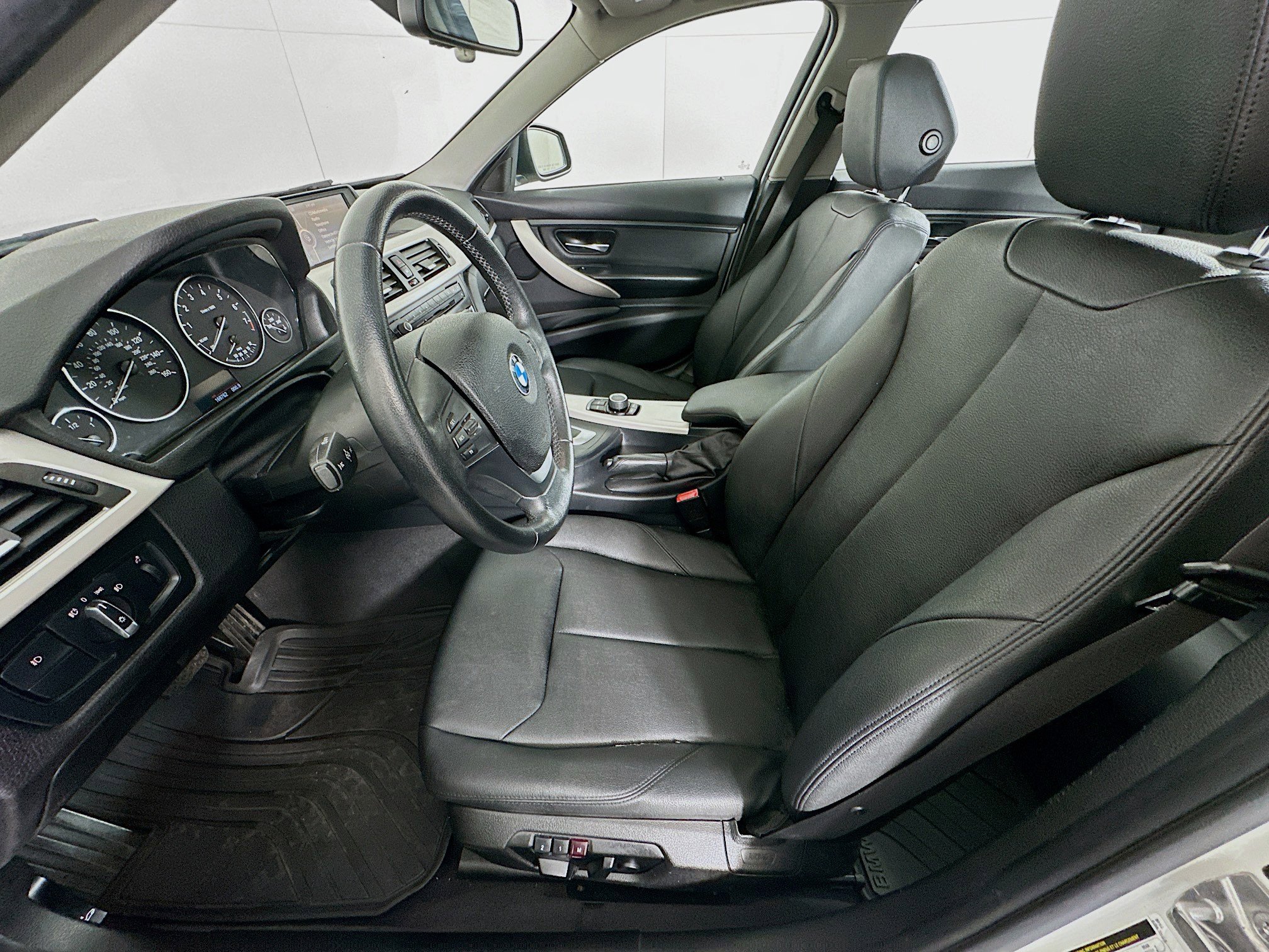 Used 2013 BMW 320i Sedan RWD image 13