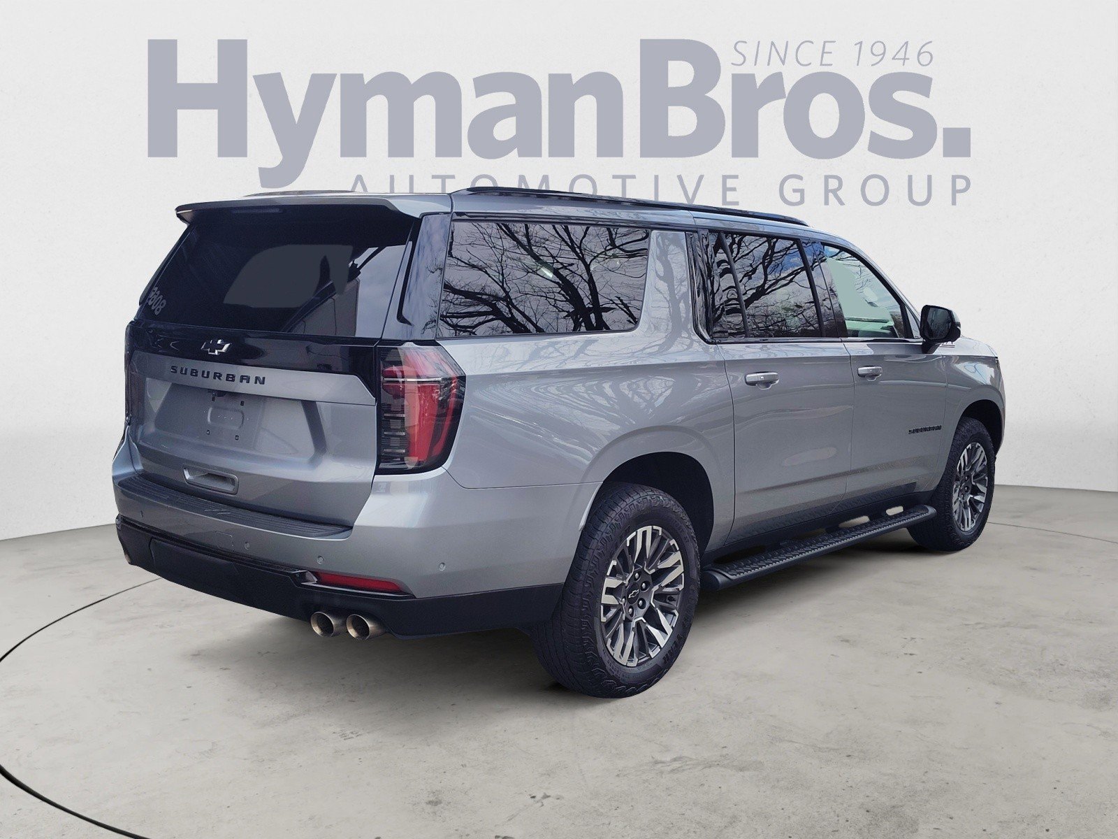 Used 2025 Chevrolet Suburban Z71 image 3