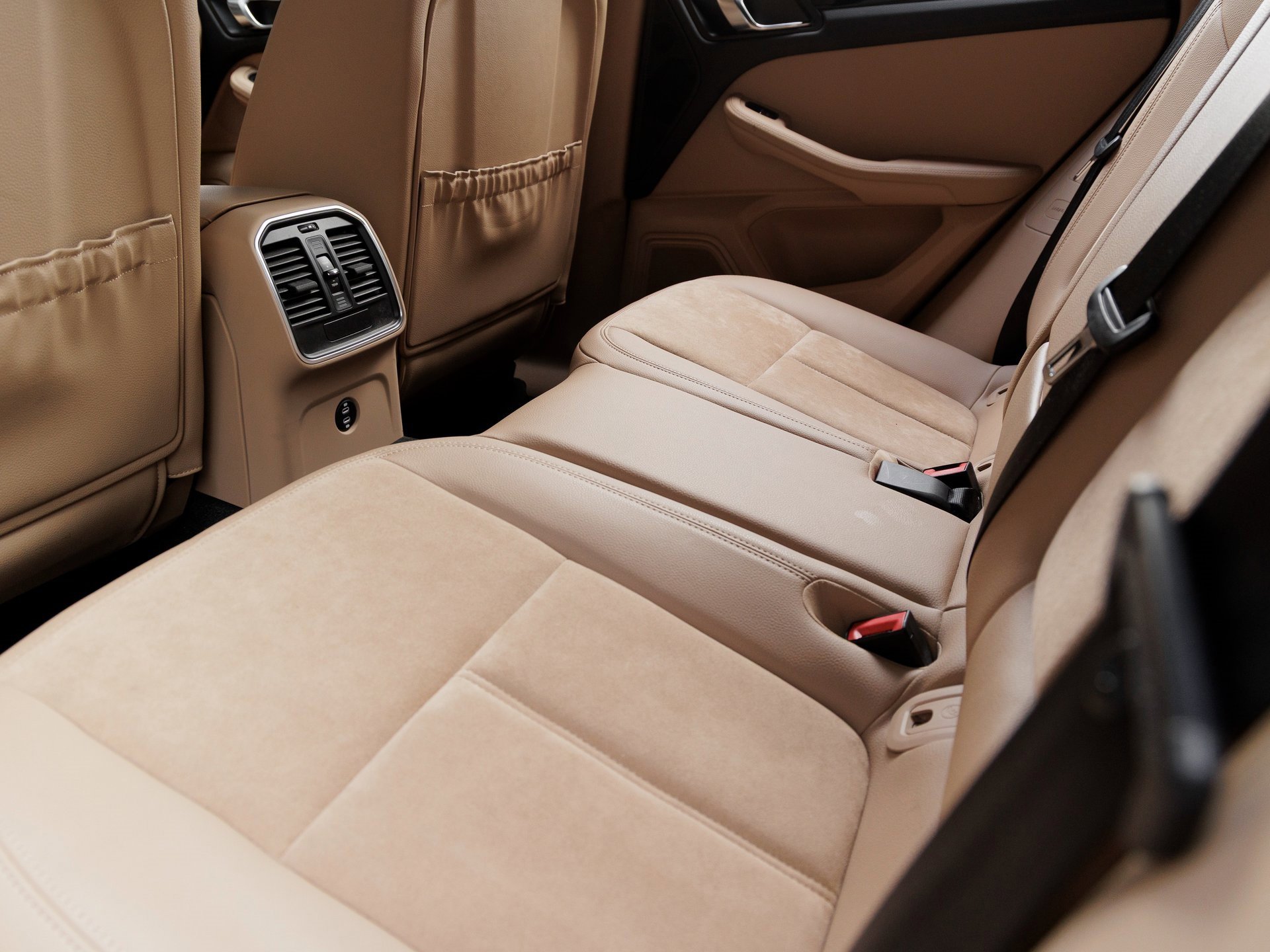 Used 2021 Porsche Macan image 21