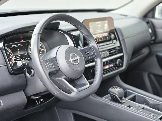 Used 2025 Nissan Pathfinder SV FWD image 12