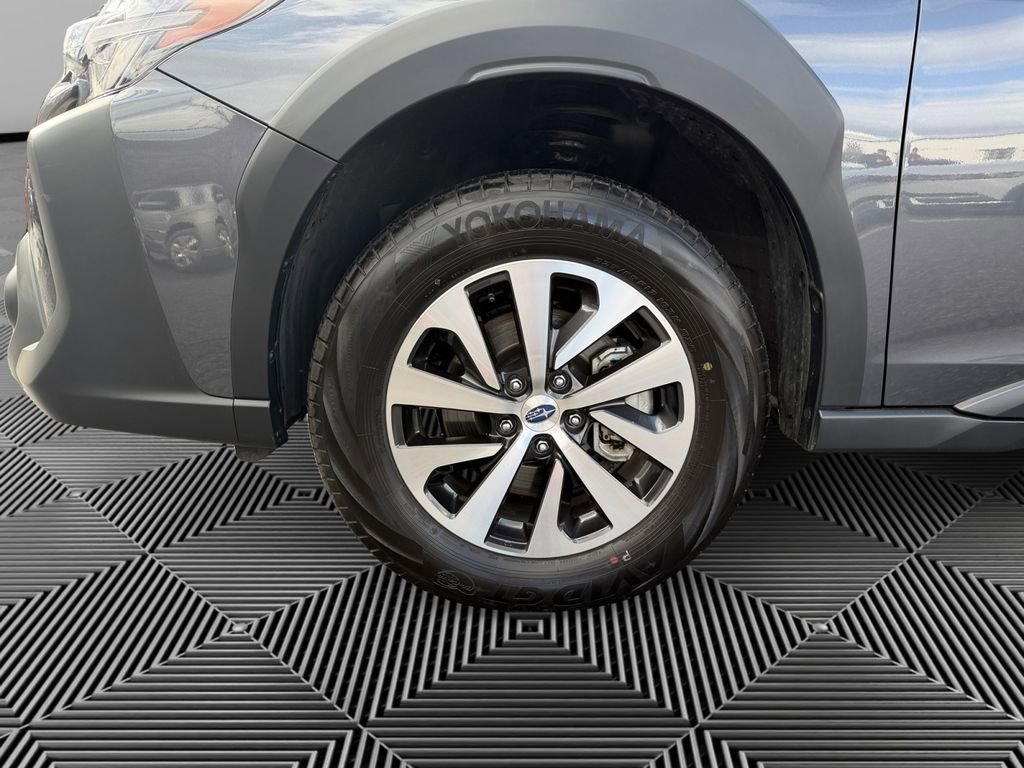 Used 2025 Subaru Outback Premium image 9