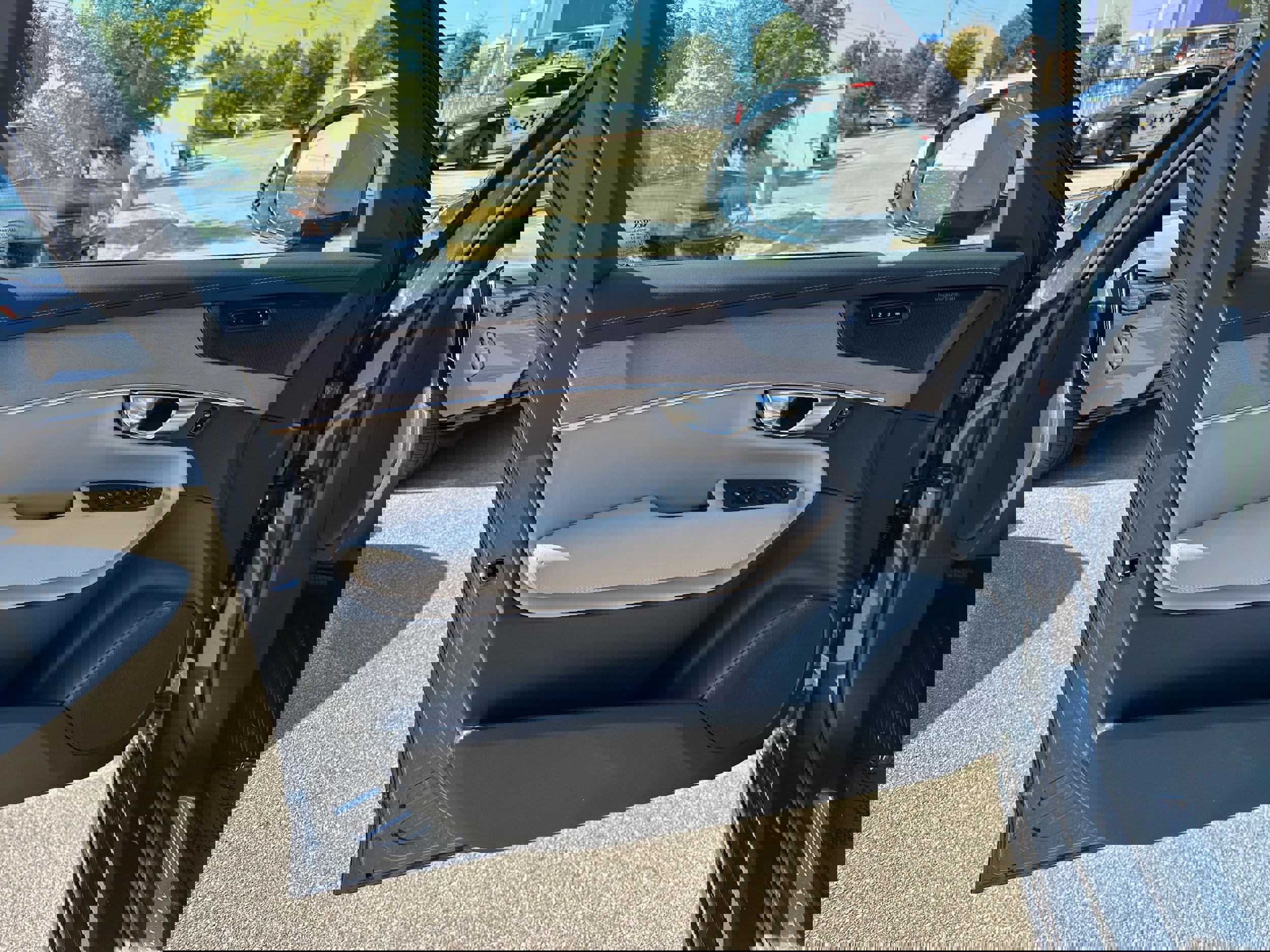 New 2026 Volvo XC90 T8 Plus image 18