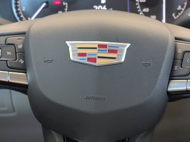 Certified 2023 Cadillac XT4 Luxury w/ Cold Weather Package image 5