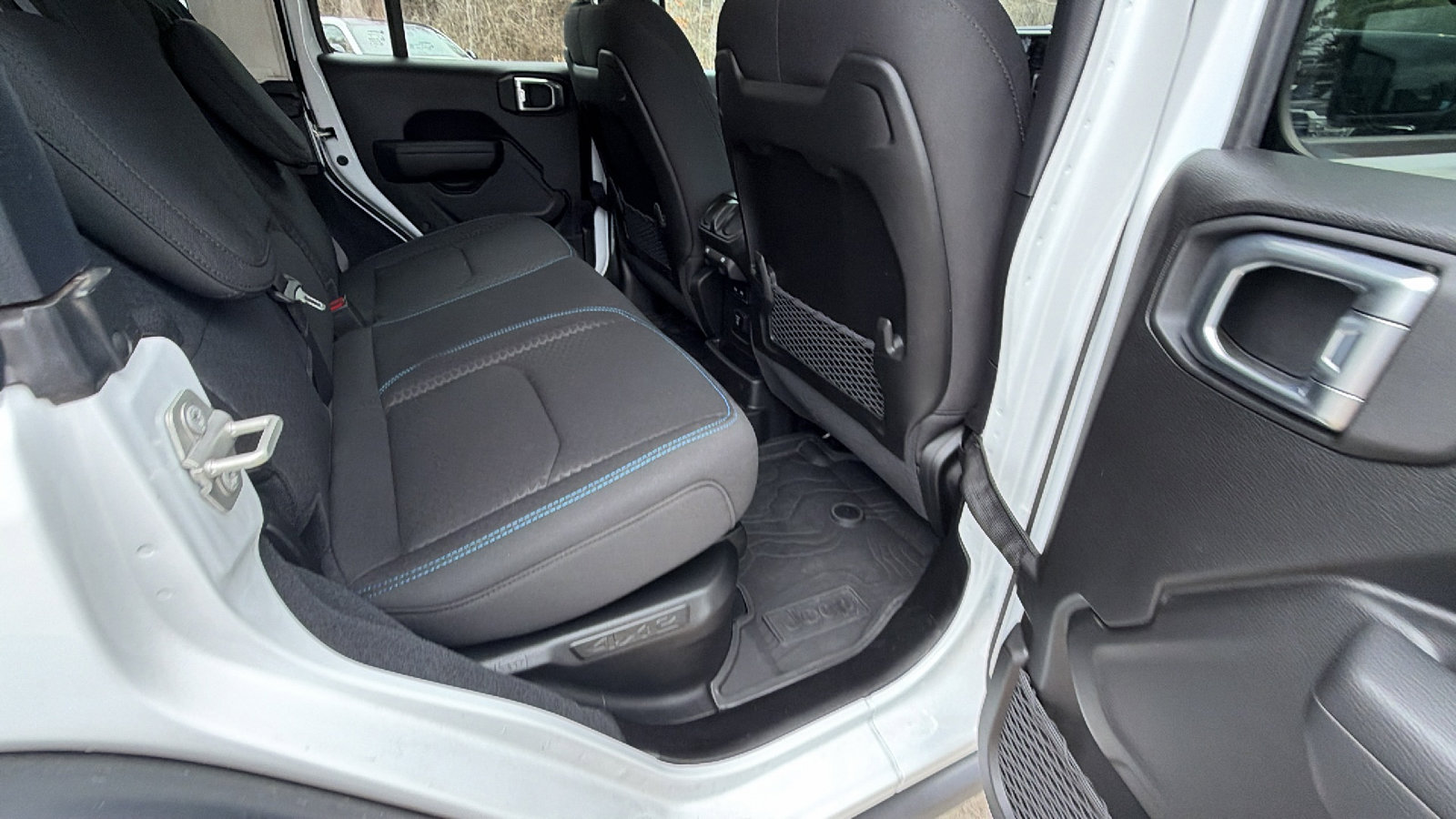 Used 2024 Jeep Wrangler Unlimited Rubicon 4xe image 21