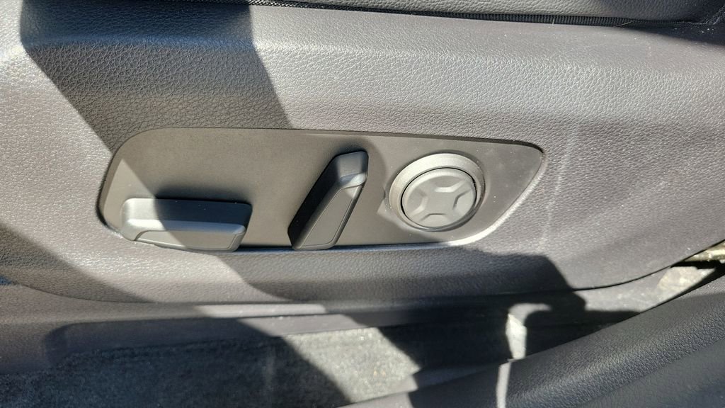 Used 2023 Kia Carnival SX Prestige image 19