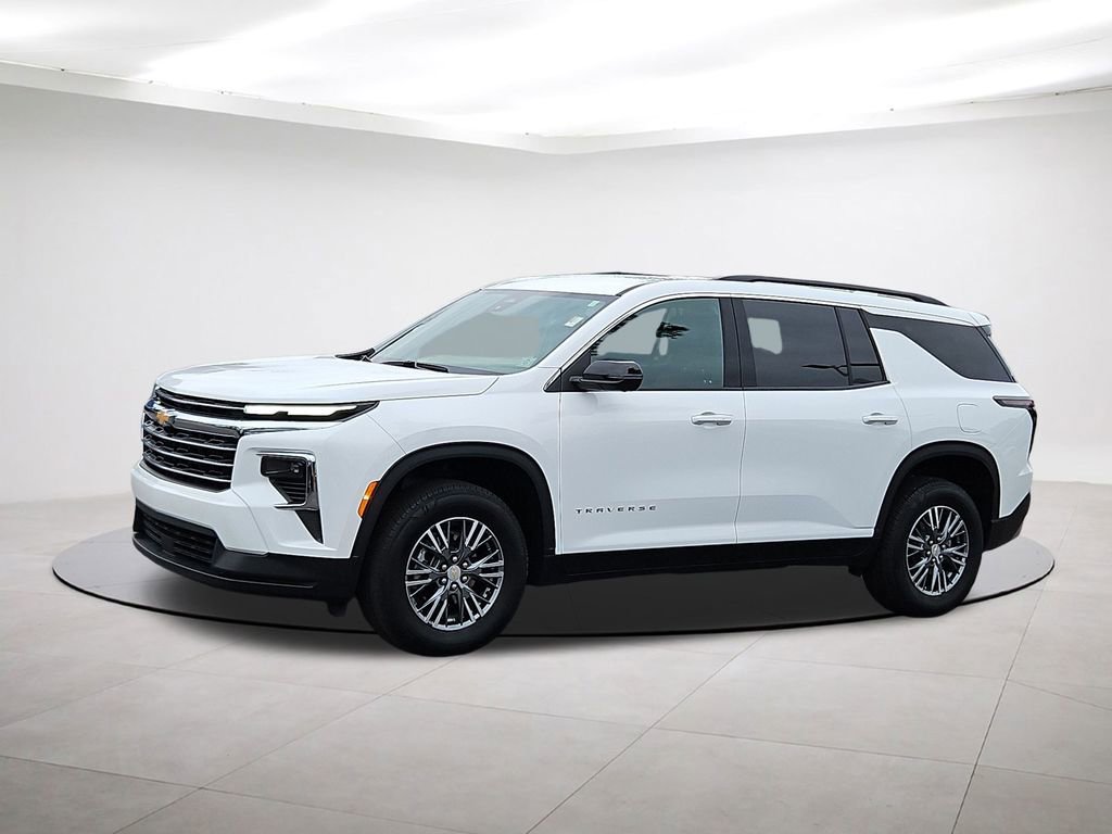Used 2024 Chevrolet Traverse LT image 3