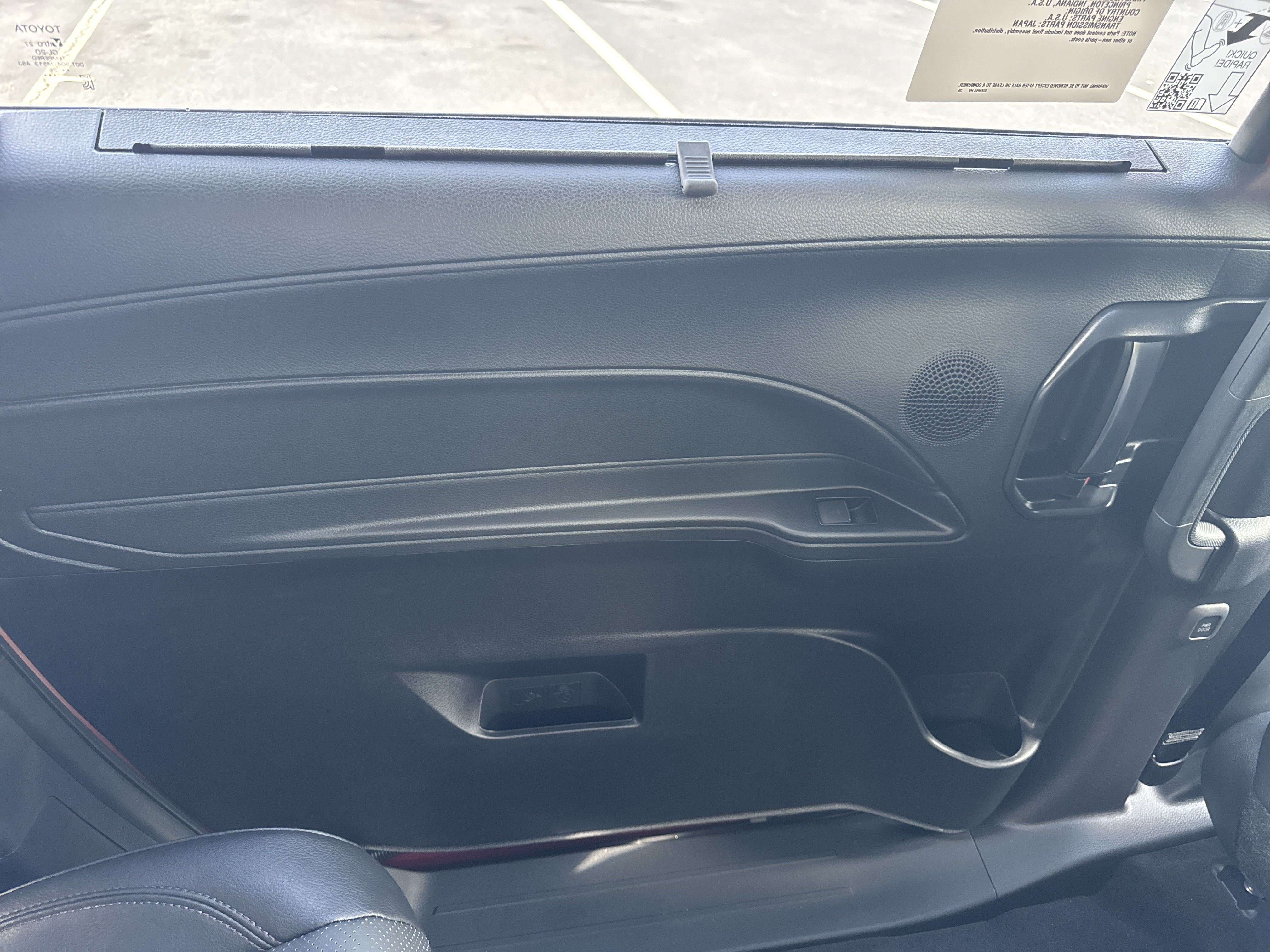 New 2025 Toyota Sienna Platinum FWD image 31