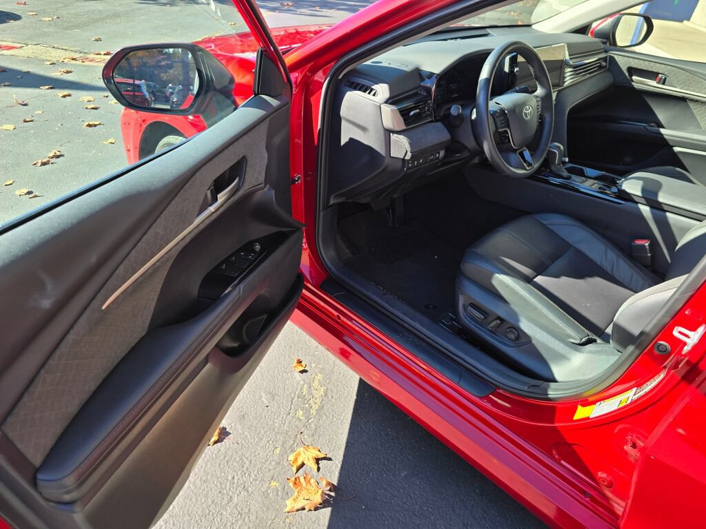 Used 2025 Toyota Camry XLE FWD image 21