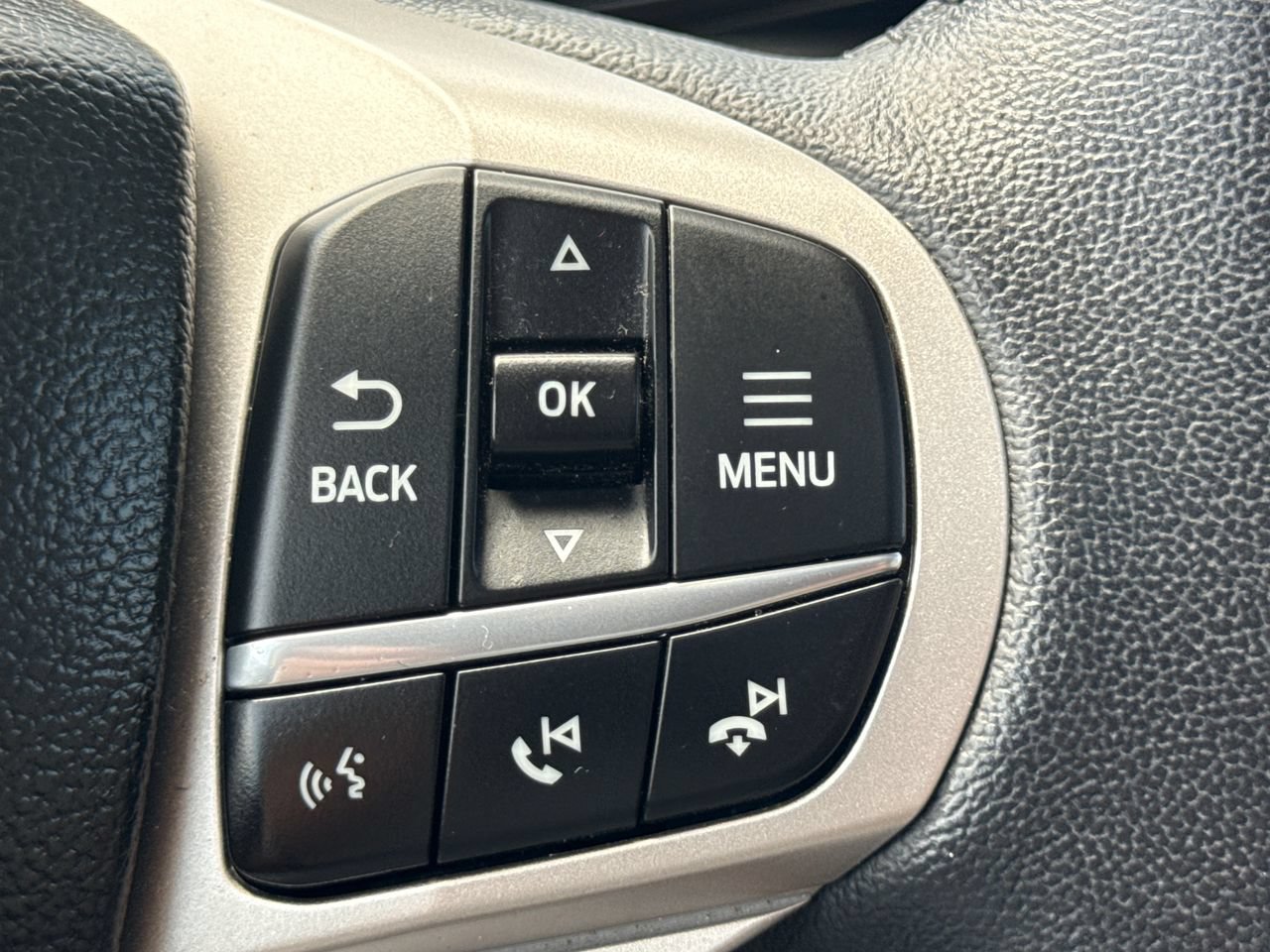 Used 2023 Ford Explorer XLT AWD/4WD image 28