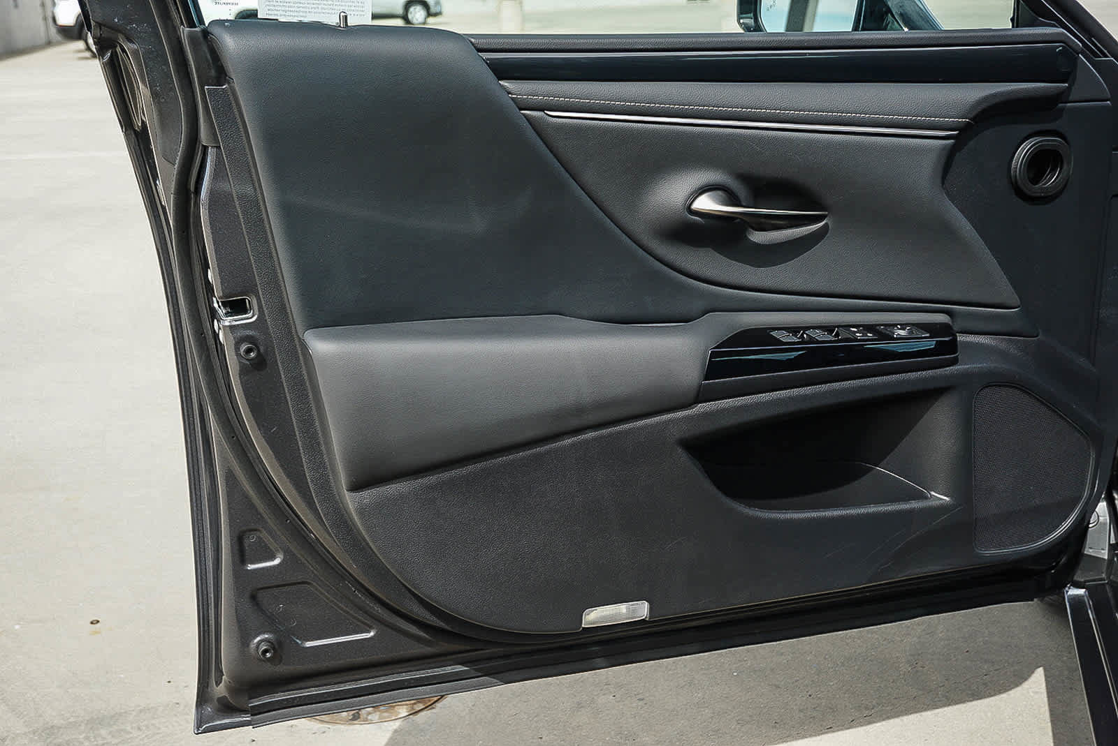 Used 2025 Lexus ES 350 w/ Accessory Package (Z2) FWD image 23