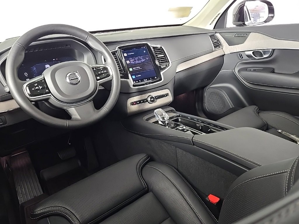 Certified 2024 Volvo XC90 T8 Ultimate w/ Lounge Package image 20