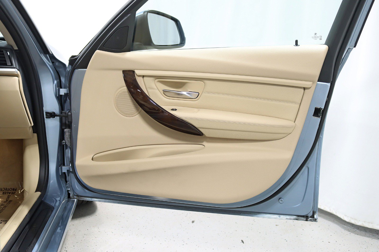 Used 2013 BMW 320i xDrive Sedan AWD/4WD image 29