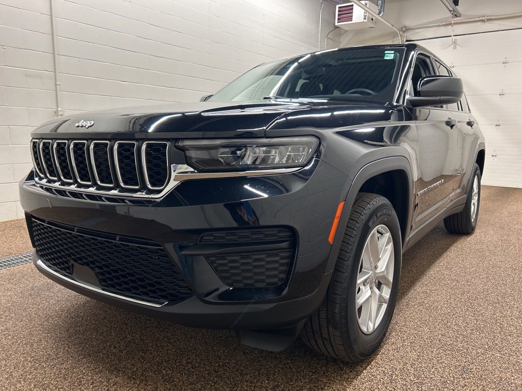 Used 2023 Jeep Grand Cherokee Laredo w/ Luxury Tech Group I image 5