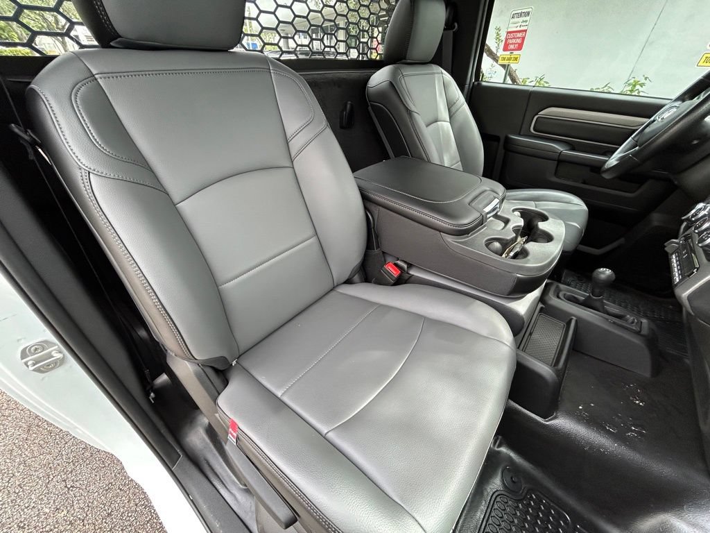 New 2024 RAM 3500 Tradesman AWD/4WD image 37