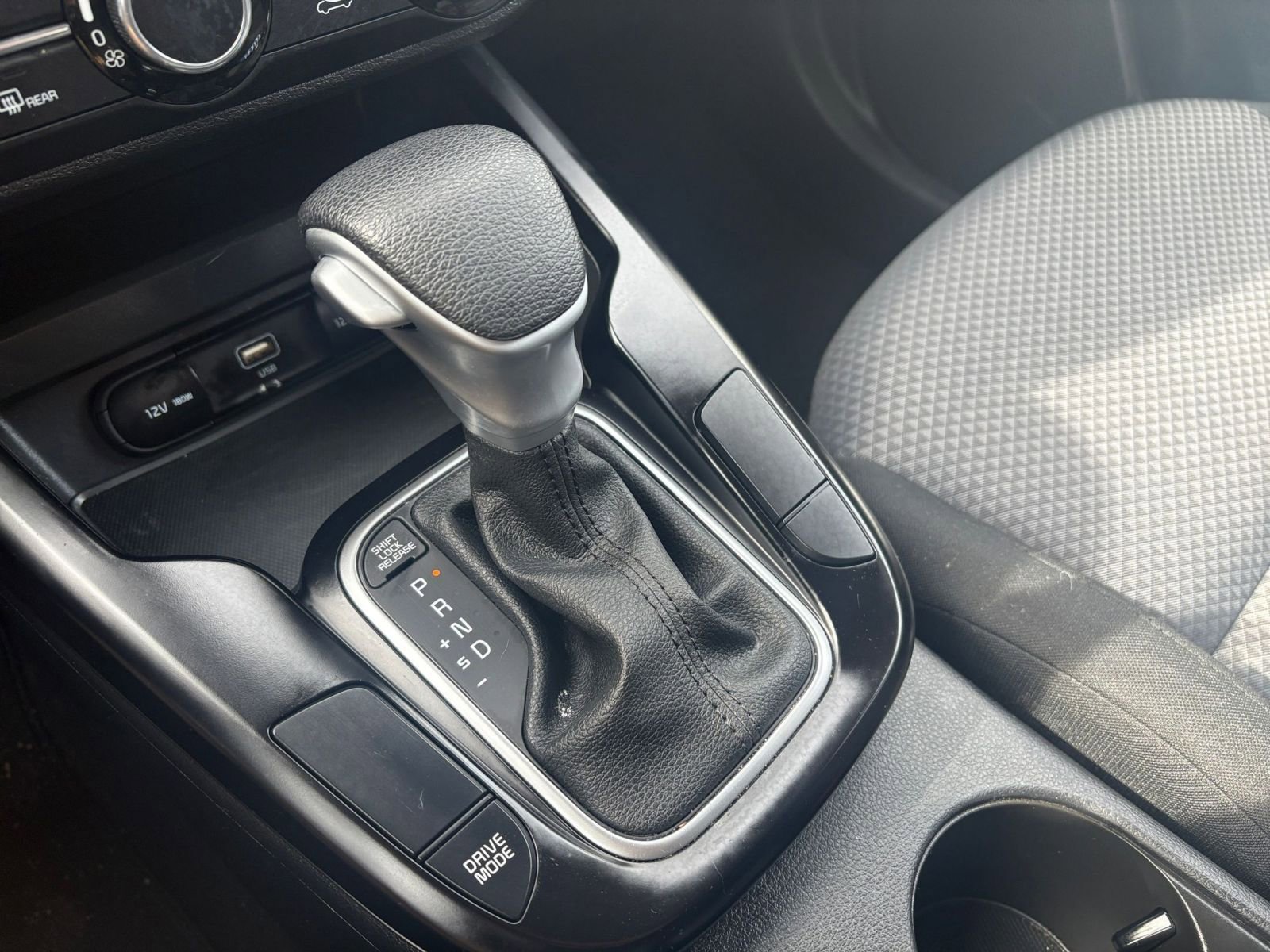 Used 2025 Toyota Corolla LE image 37