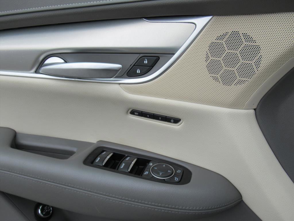 Used 2019 Cadillac XT5 Premium Luxury FWD image 21