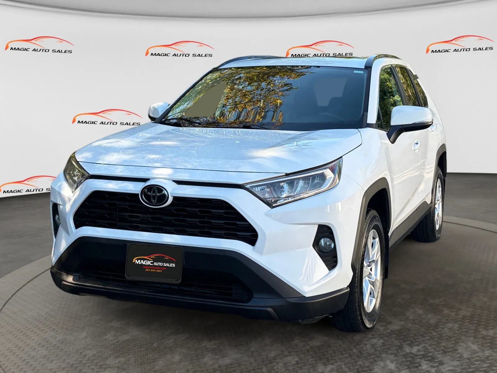 Used 2021 Toyota RAV4 XLE w/ Convenience Package AWD/4WD image 1