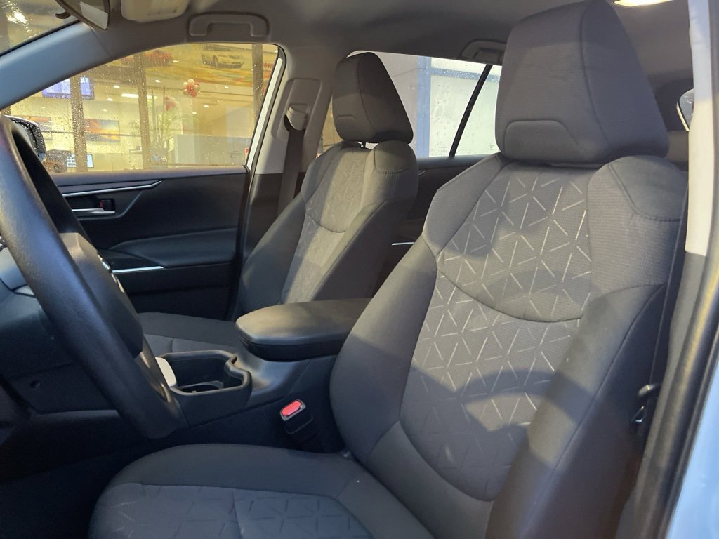 Used 2025 Toyota RAV4 XLE image 16