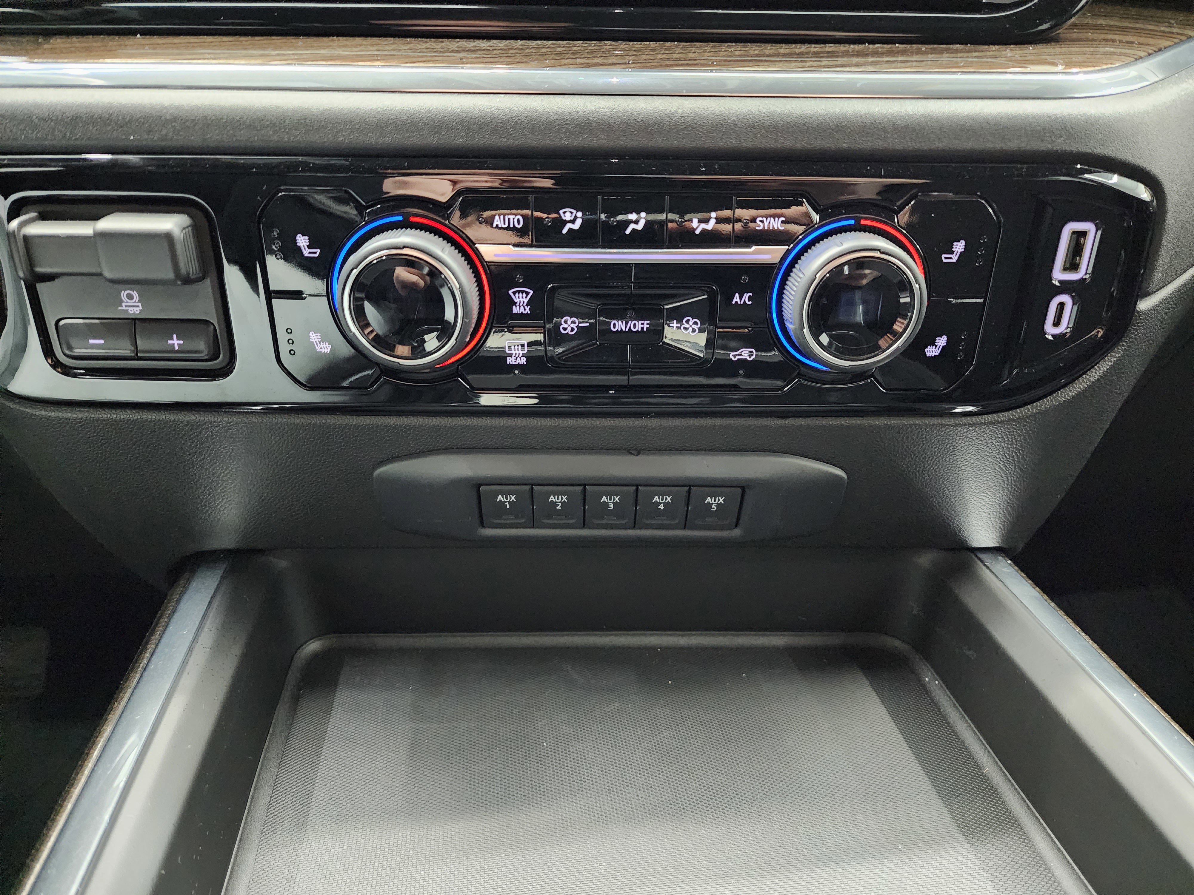 Used 2024 Chevrolet Silverado 3500 LT w/ Convenience Package AWD/4WD image 45