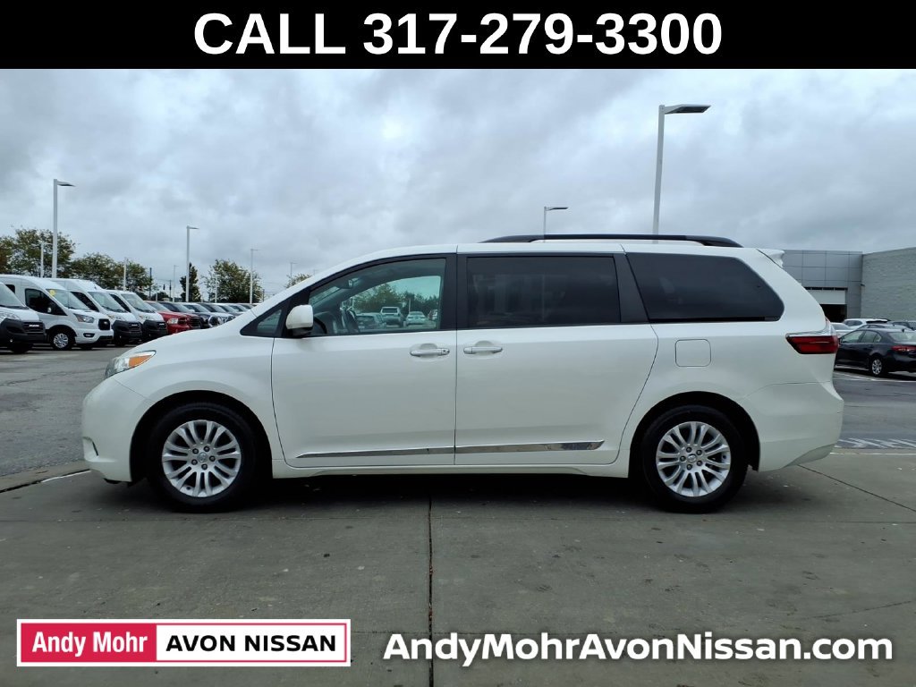 Used 2017 Toyota Sienna XLE Premium FWD image 5