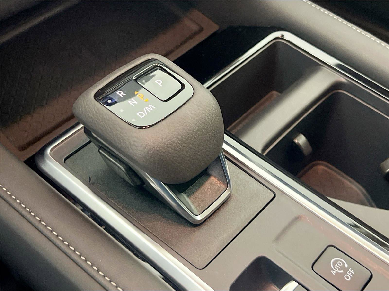 Used 2025 Nissan Pathfinder SL w/ SL Premium Package image 16