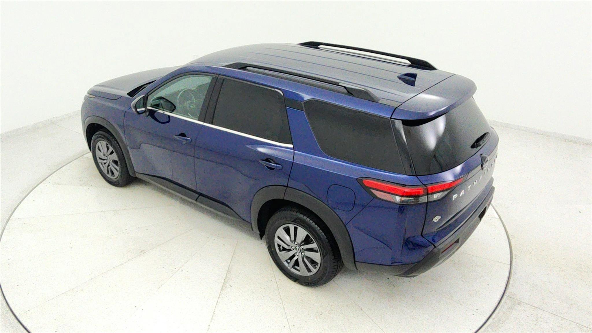 Used 2025 Nissan Pathfinder SV FWD image 15