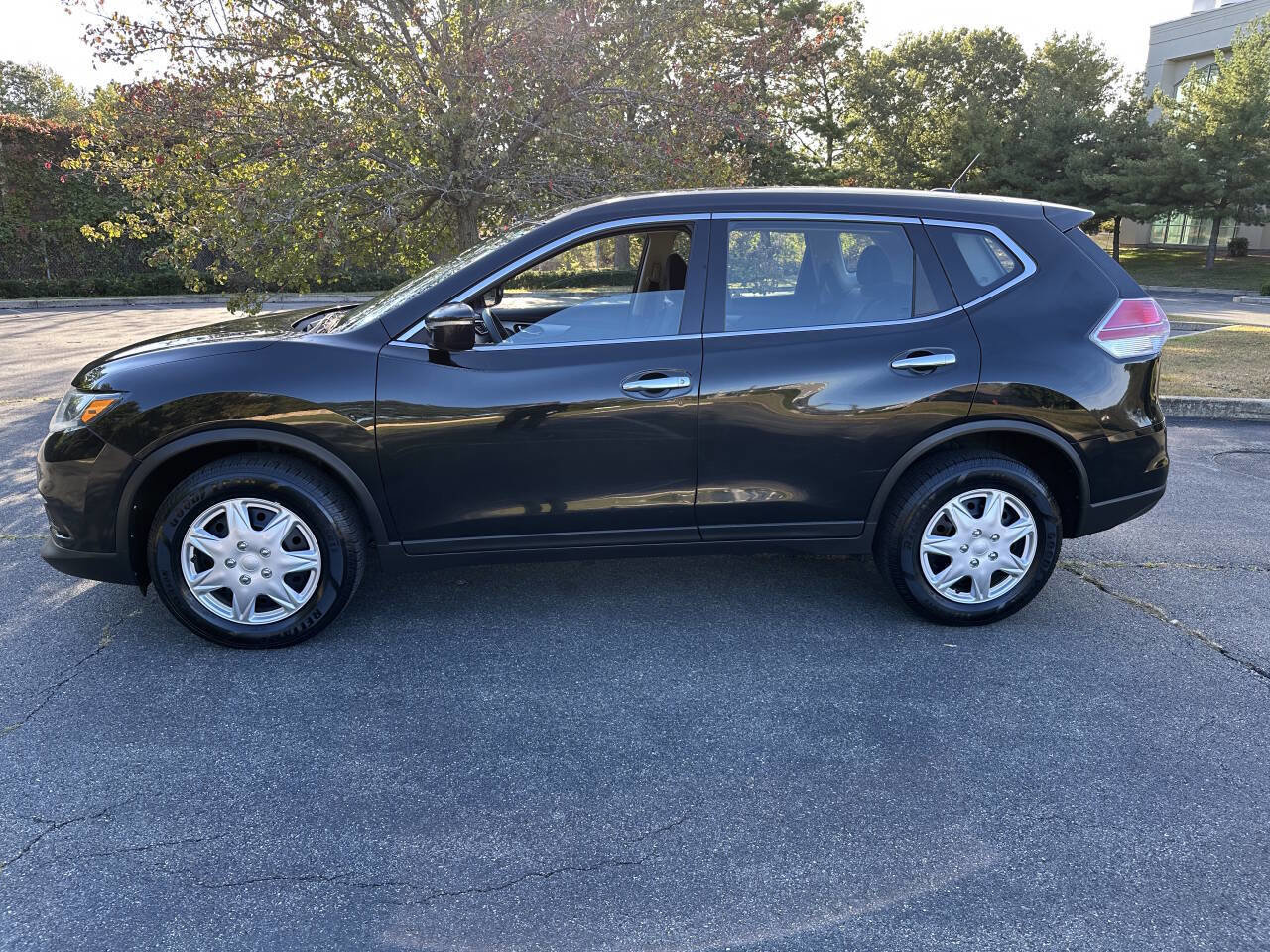 Used 2015 Nissan Rogue S image 3