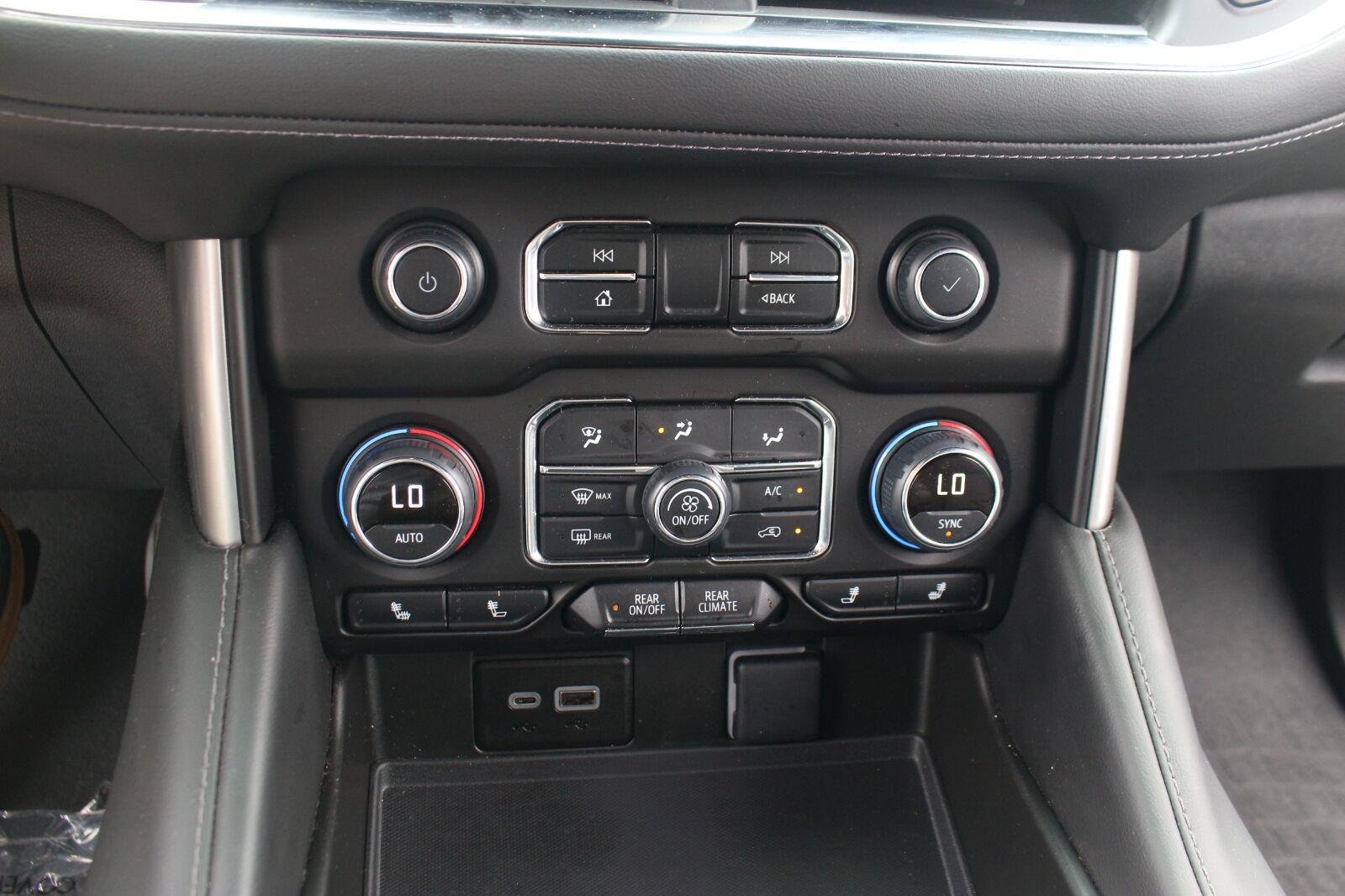Used 2024 Chevrolet Tahoe Z71 w/ Luxury Package AWD/4WD image 29