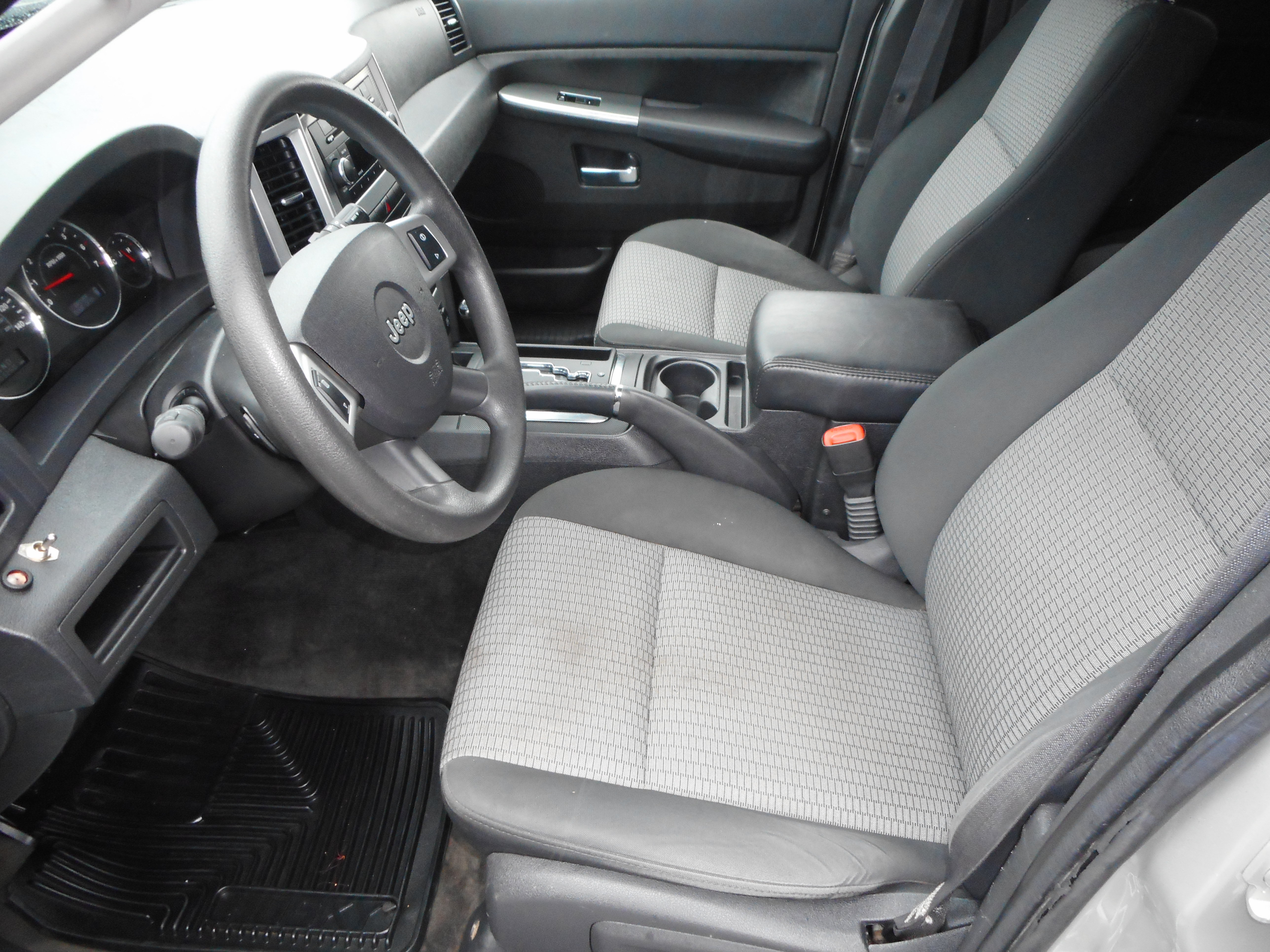 Used 2009 Jeep Grand Cherokee Laredo AWD/4WD image 13