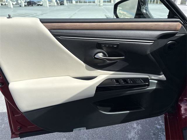 Certified 2024 Lexus ES 350 w/ Luxury Package image 13