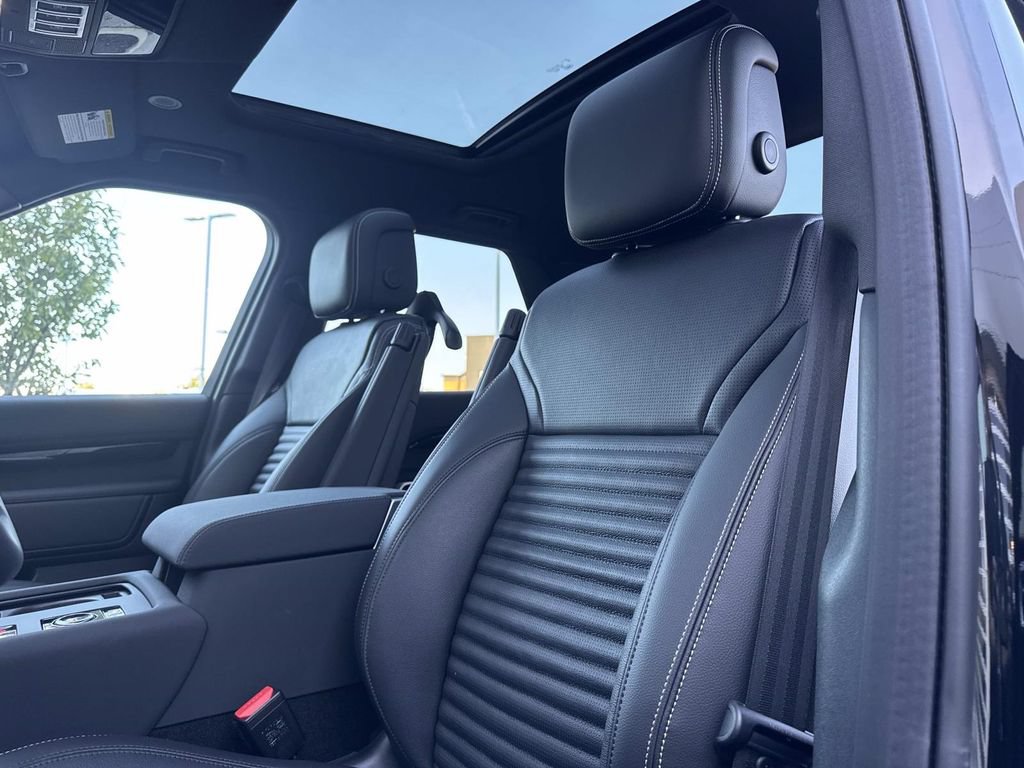 New 2026 Land Rover Discovery S AWD/4WD image 22