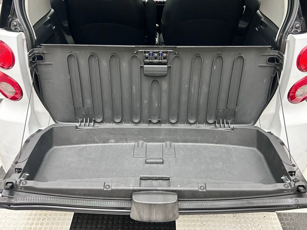 Used 2013 smart fortwo Coupe image 11