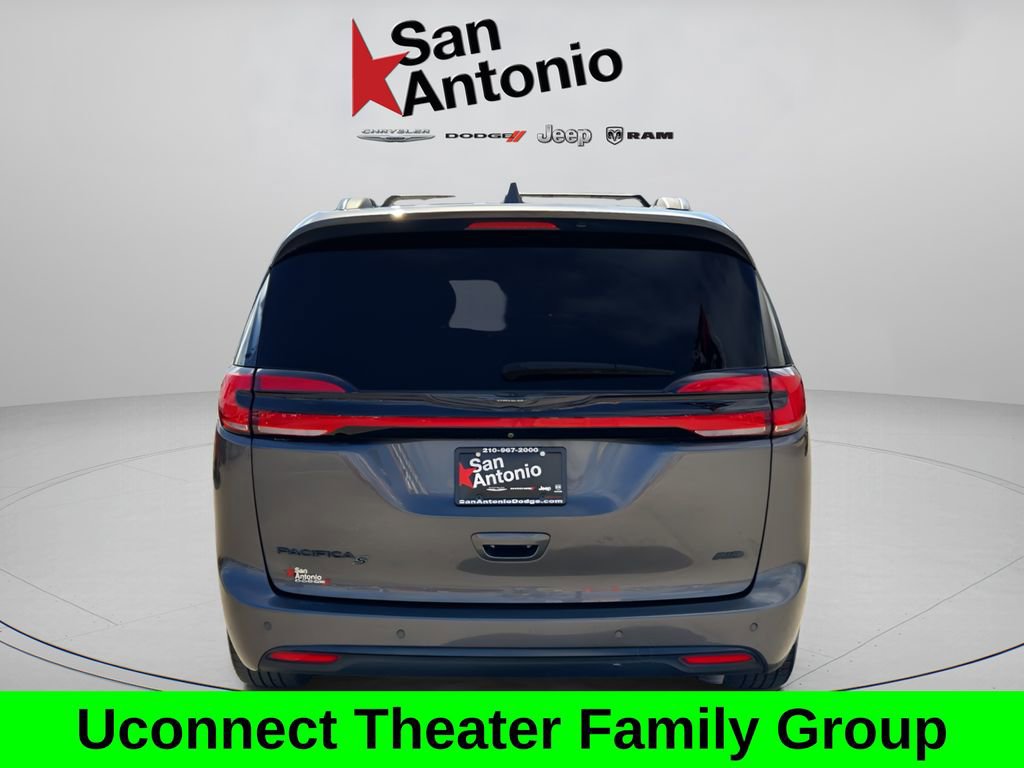 Used 2021 Chrysler Pacifica Touring w/ Uconnect Theater Family Group image 7