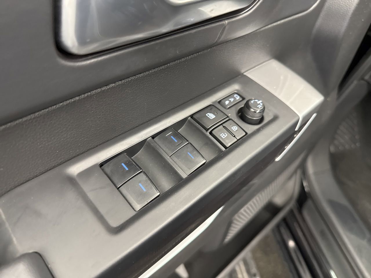 Used 2024 Toyota Tundra Platinum AWD/4WD image 40