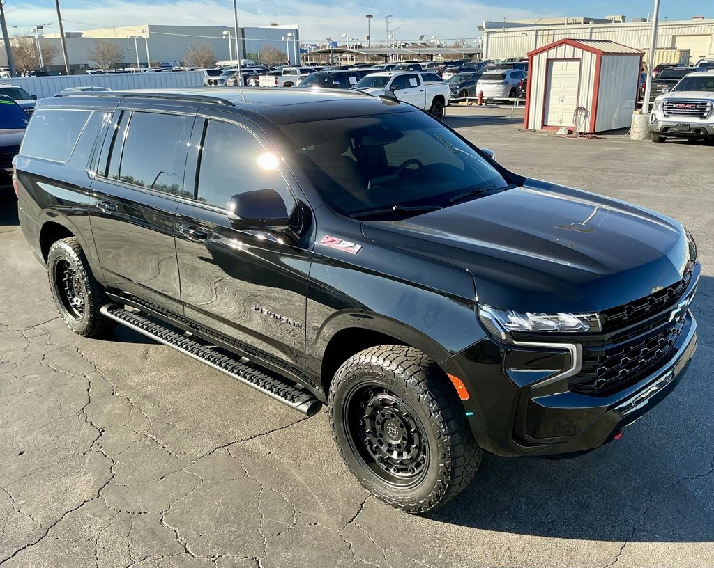 Used 2023 Chevrolet Suburban Z71 w/ Luxury Package image 4