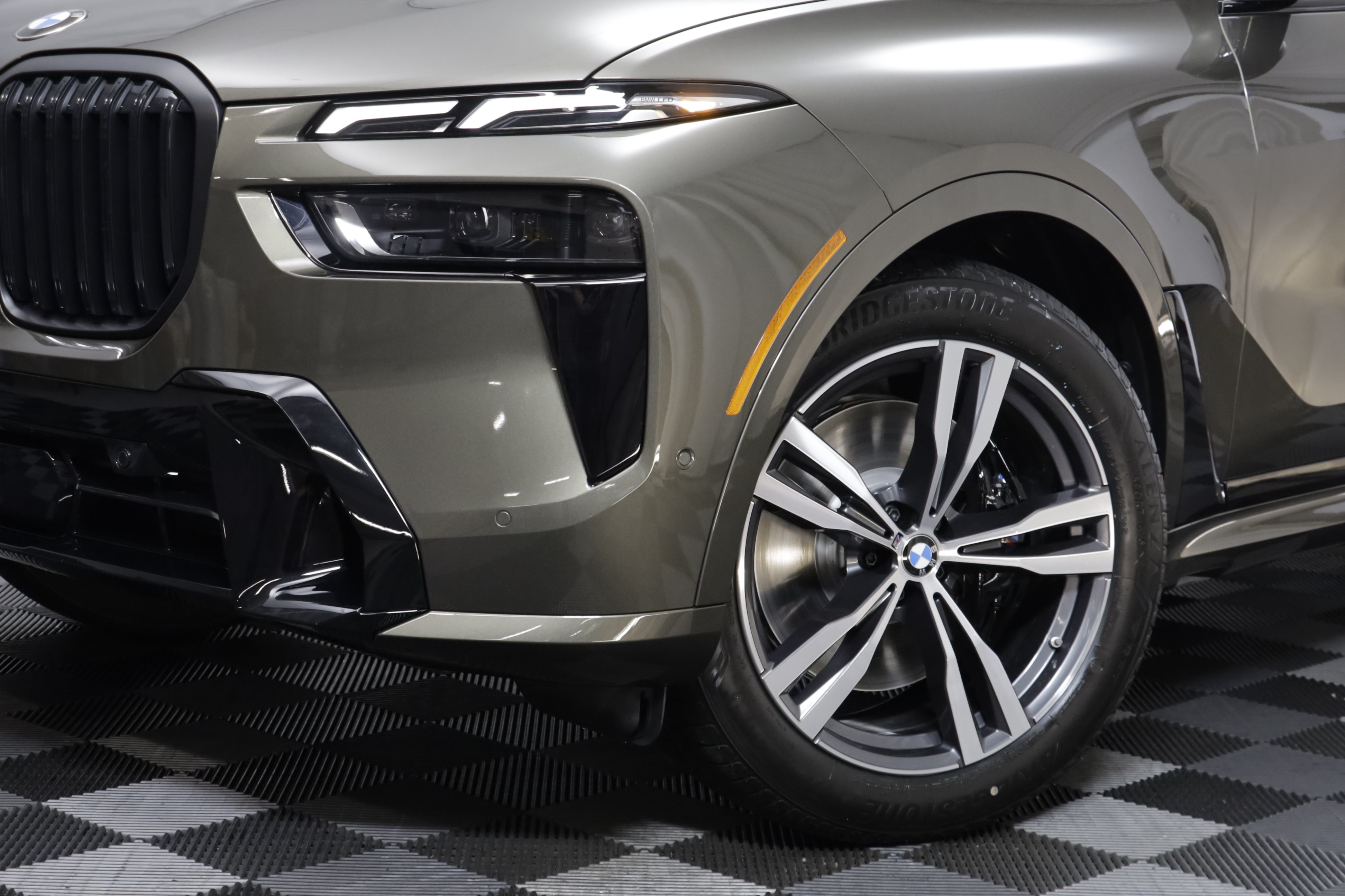 New 2027 BMW X7 xDrive40i w/ Executive Package AWD/4WD image 4