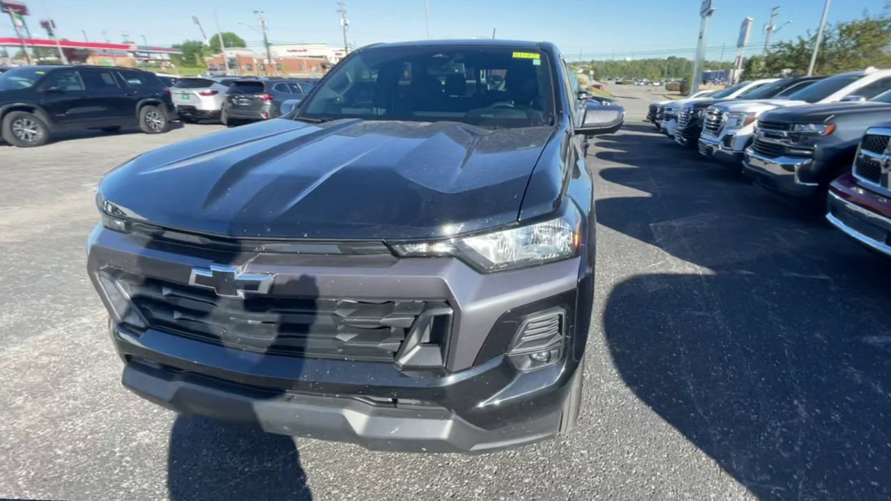 Used 2023 Chevrolet Colorado LT w/ LT Convenience Package II AWD/4WD image 4