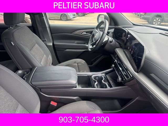 Used 2025 Chevrolet Traverse LT image 11