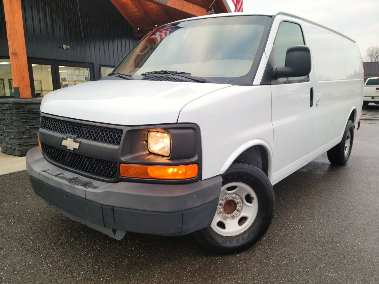 Used 2011 Chevrolet Express 2500 image 1