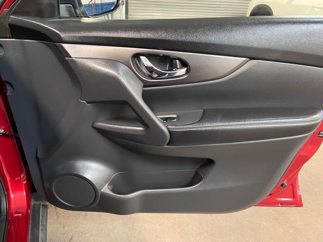 Used 2016 Nissan Rogue S image 11