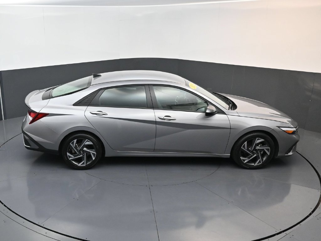 Used 2025 Hyundai Elantra Sport FWD image 16