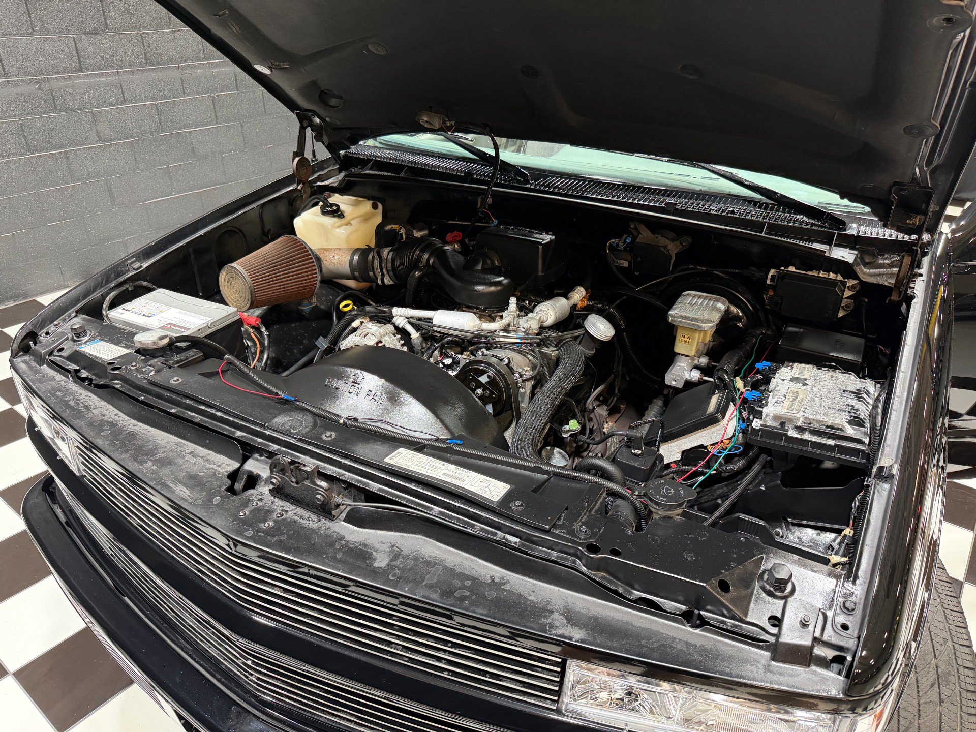 Used 1999 Chevrolet Tahoe 4WD w/ Skid Plate Pkg image 2
