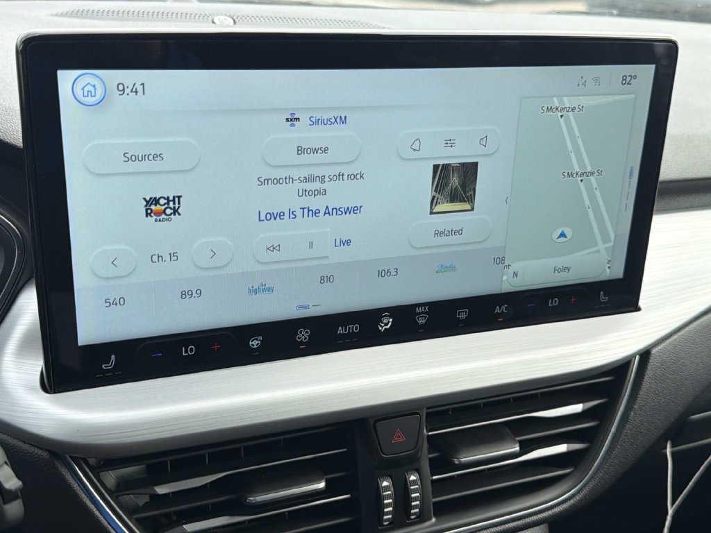 New 2025 Ford Escape SE w/ PHEV Premium Package FWD image 23
