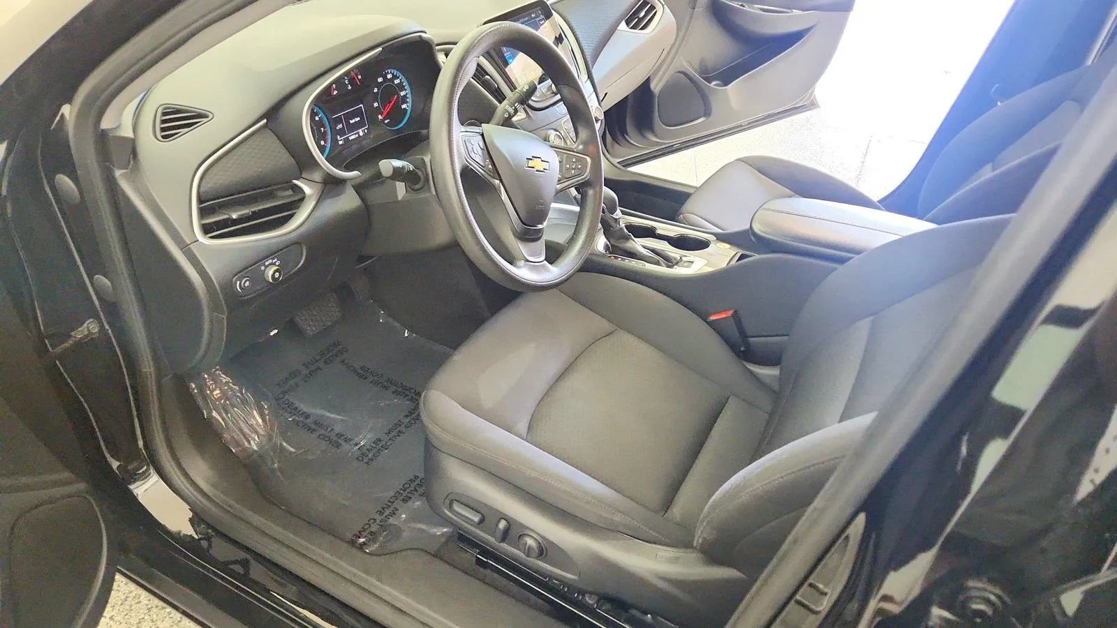 Used 2025 Chevrolet Malibu LT FWD image 13