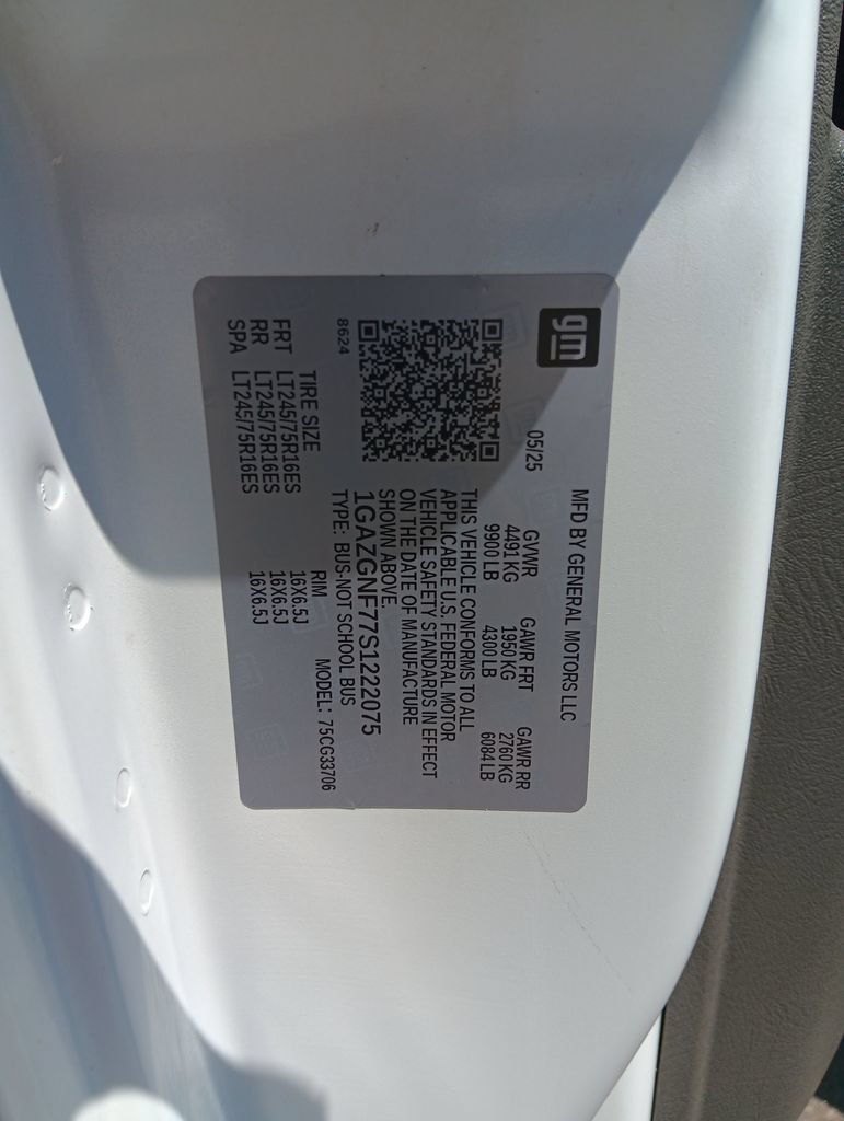 Used 2025 Chevrolet Express 3500 LS RWD image 29