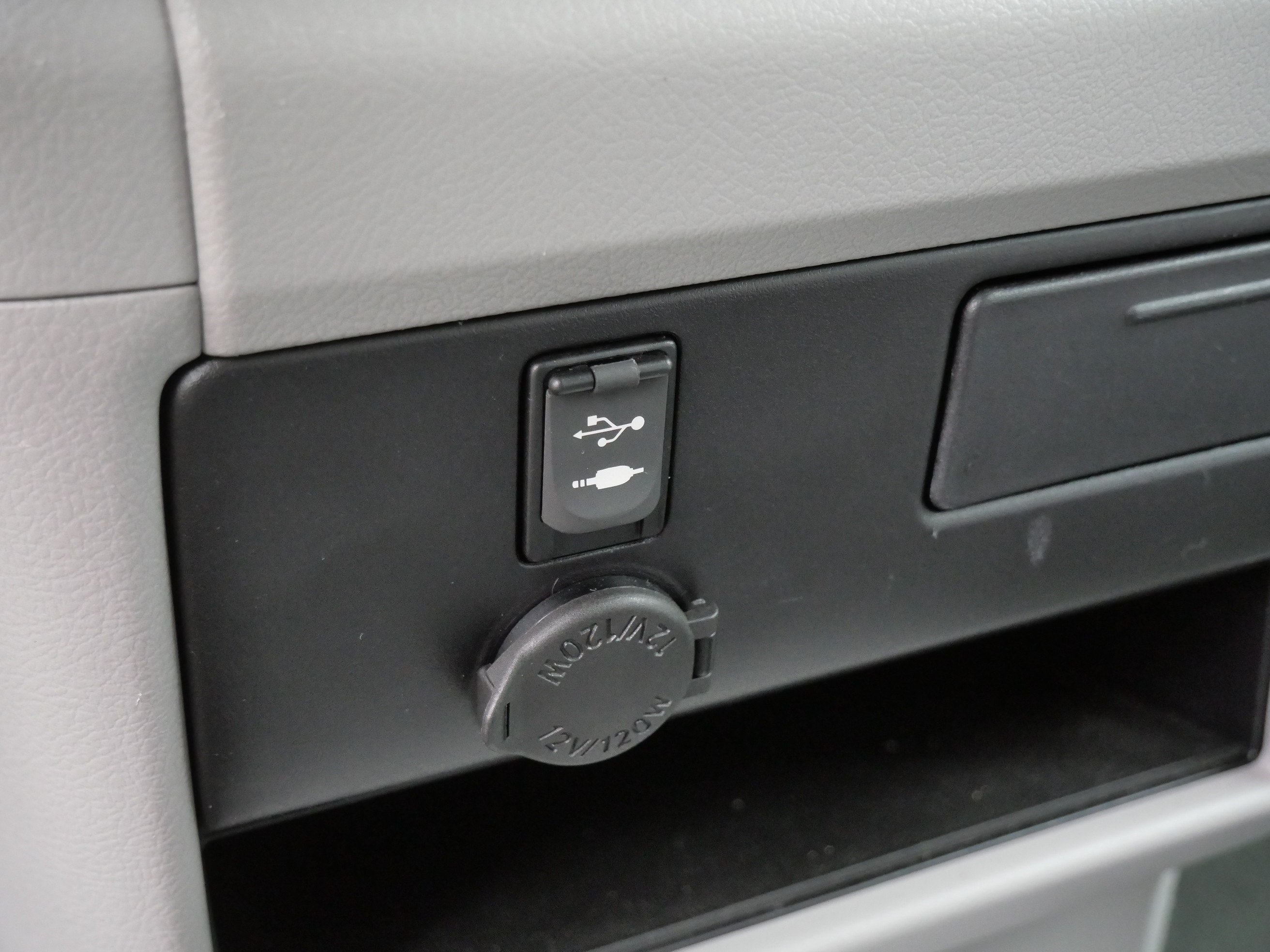 Used 2017 Toyota Sienna LE AWD/4WD image 27