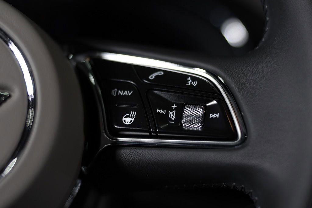Used 2022 Bentley Bentayga image 30