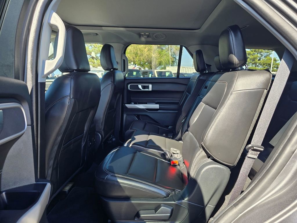 Used 2024 Ford Explorer XLT w/ Equipment Group 202A AWD/4WD image 15