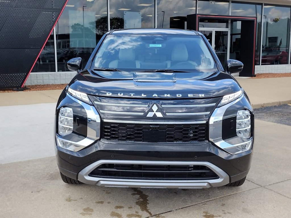 New 2025 Mitsubishi Outlander SE image 13